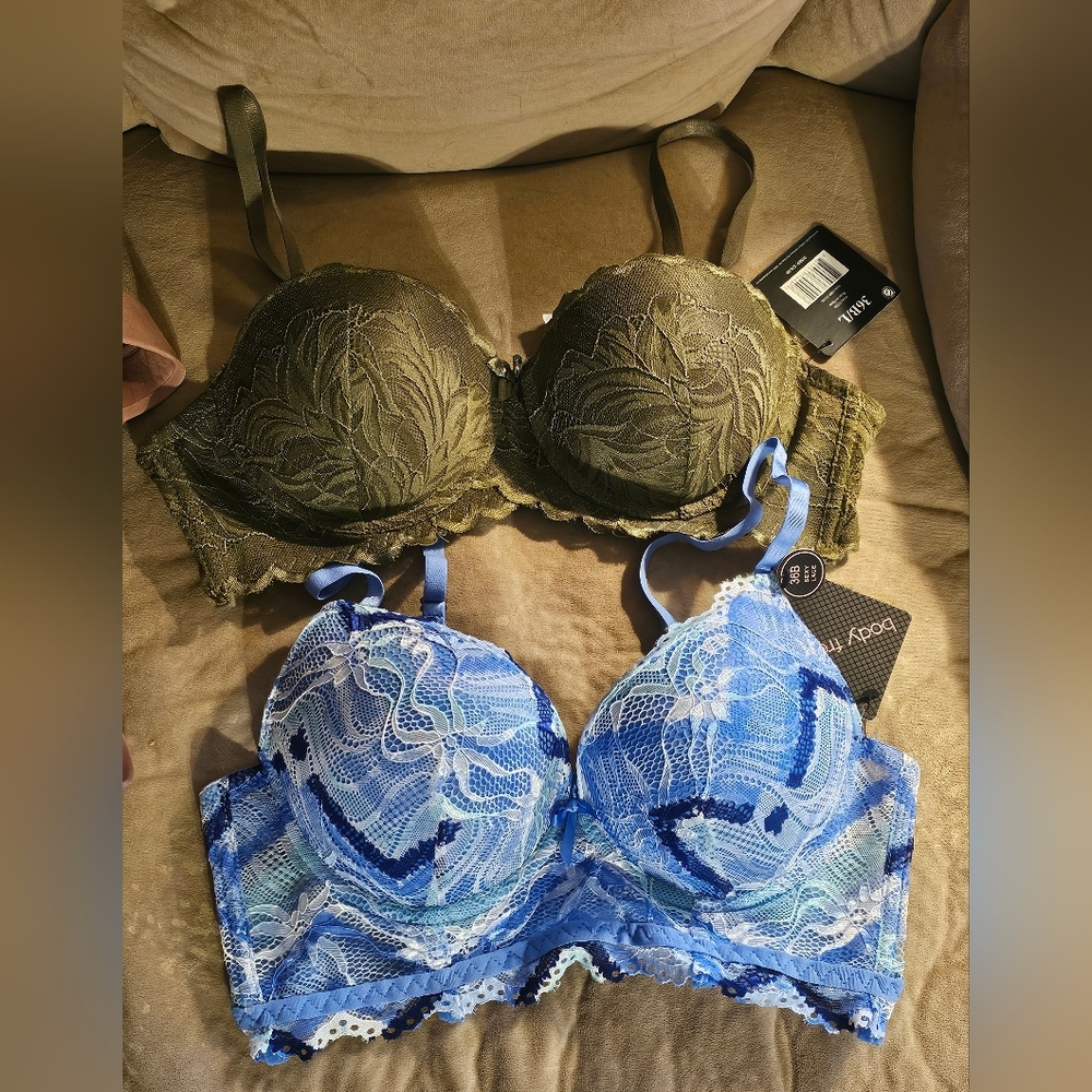 5 Women's Bras 2 Sports Bras New 36B